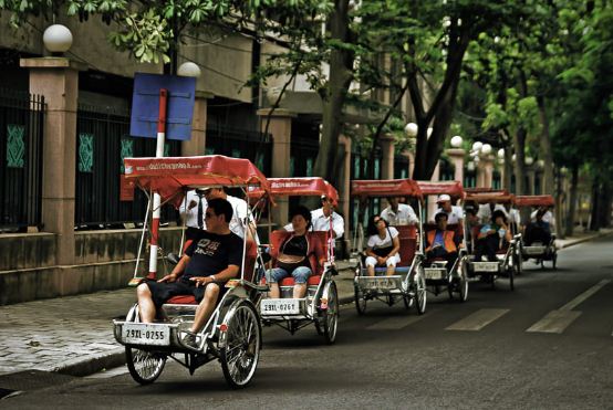 Take-around-Hanoi-via-cyclo-2